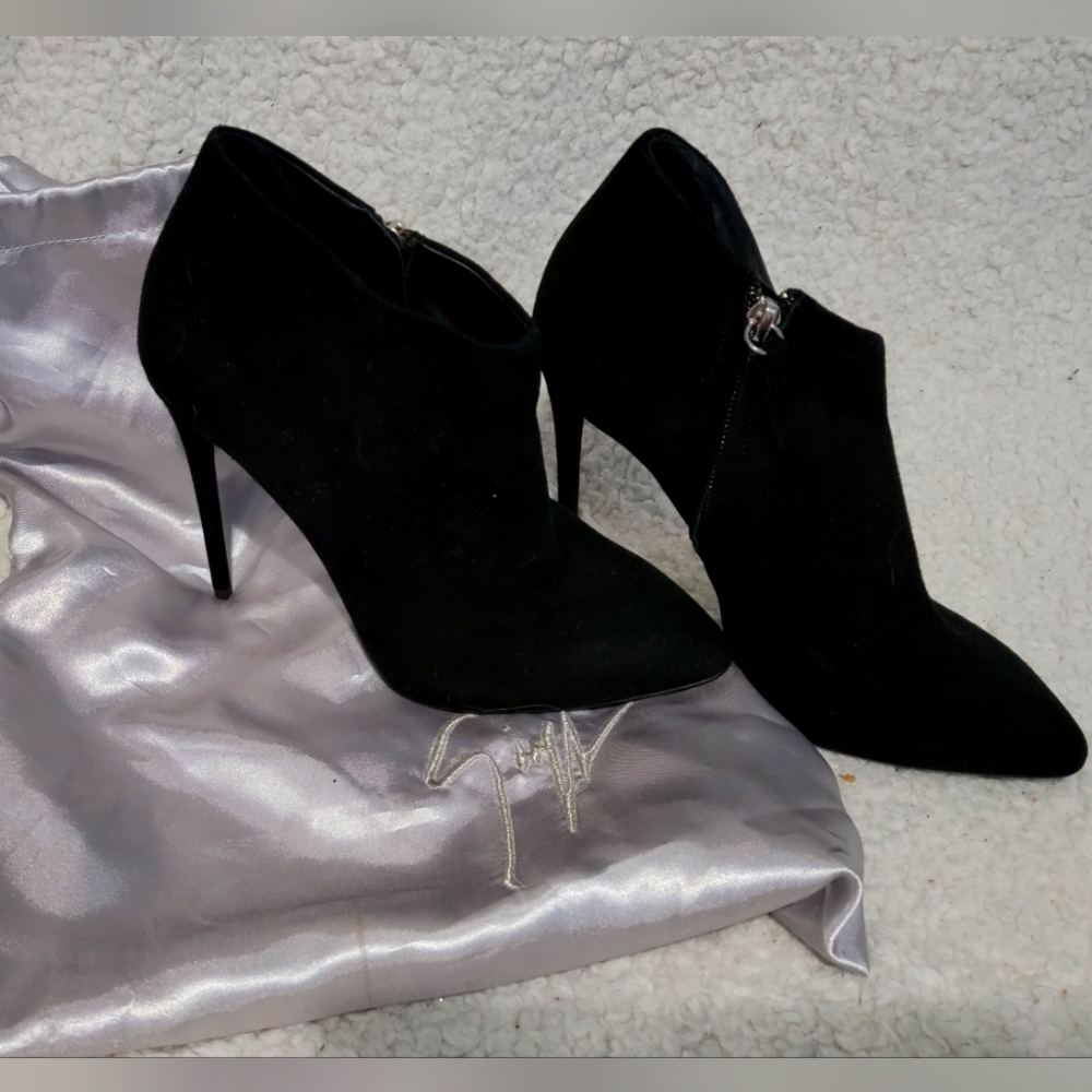 Giuseppe Zanotti Stunning Suede Ankle Boots Handcrafted Italian leather NWOT 37